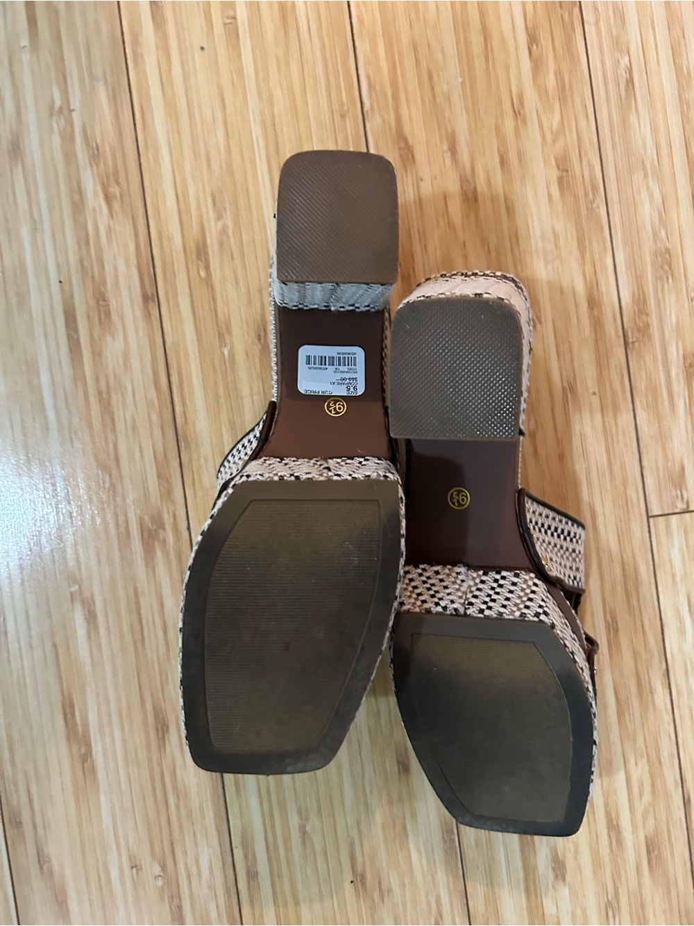 Cato Black and White Woven Block Heel Sandals (9.5) - Picture 4 of 6